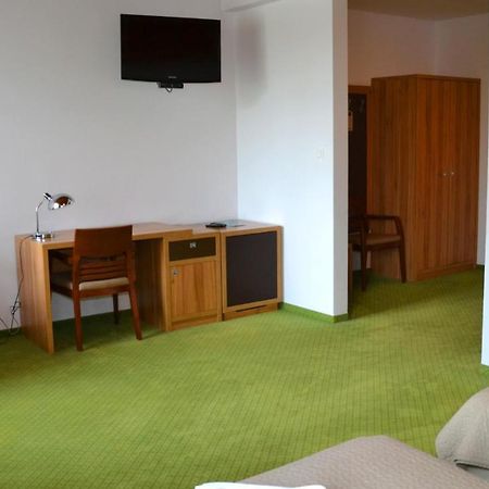 Tawerna Kaper Hotel Iława Buitenkant foto