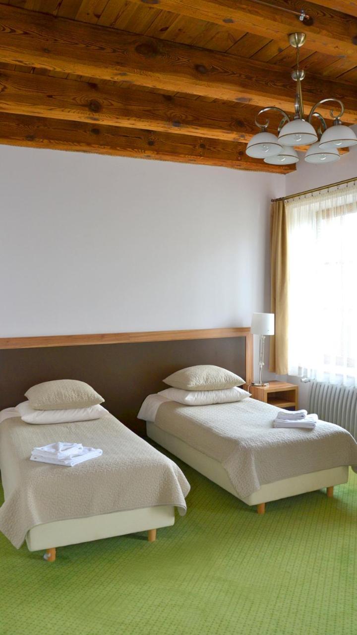 Tawerna Kaper Hotel Iława Buitenkant foto