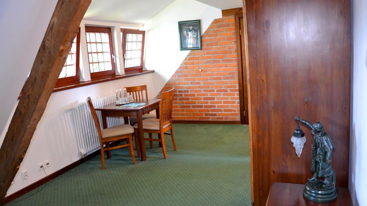 Tawerna Kaper Hotel Iława Buitenkant foto