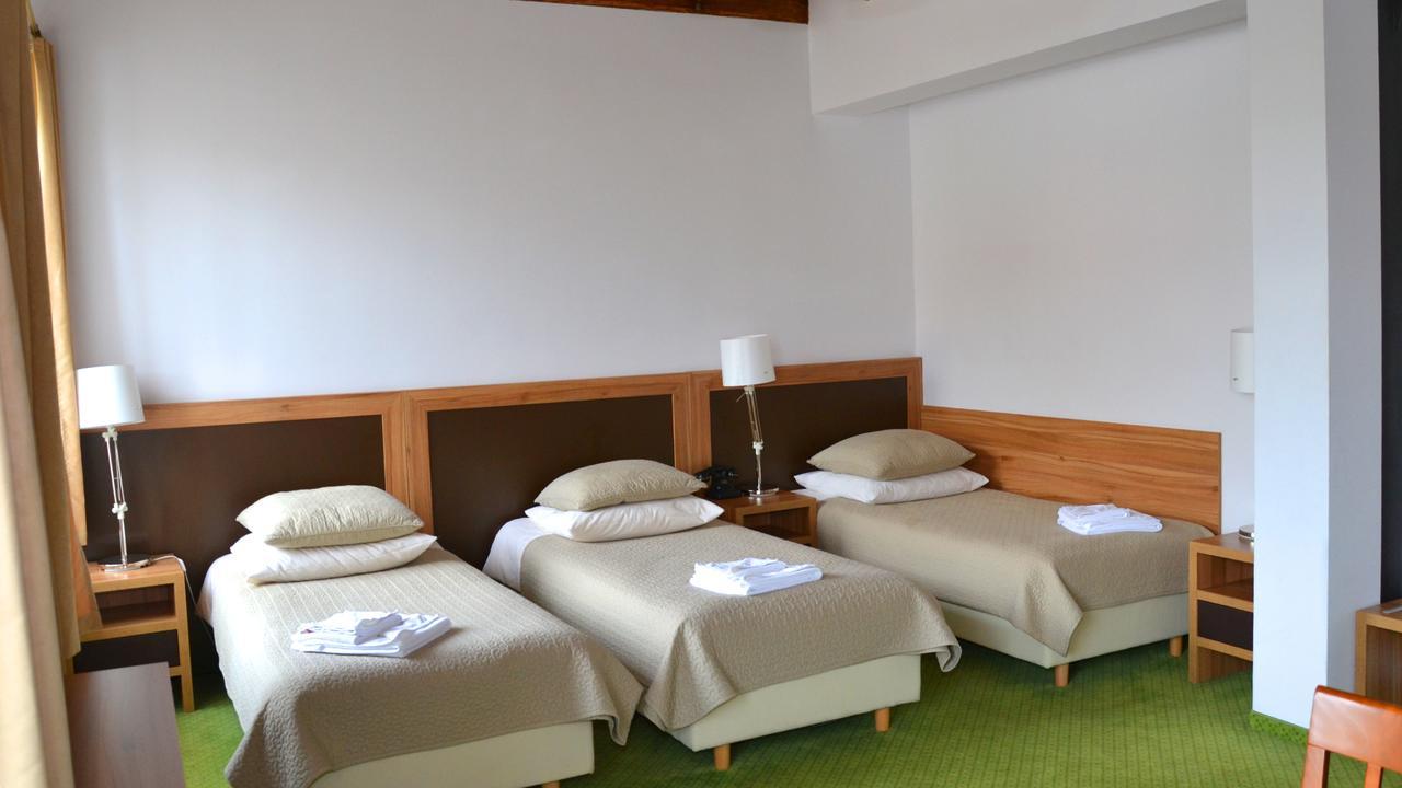 Tawerna Kaper Hotel Iława Buitenkant foto