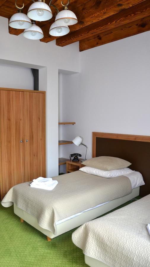 Tawerna Kaper Hotel Iława Buitenkant foto