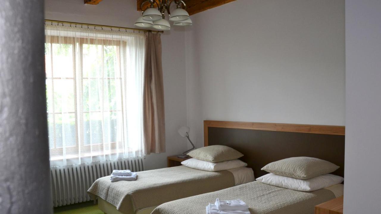 Tawerna Kaper Hotel Iława Buitenkant foto