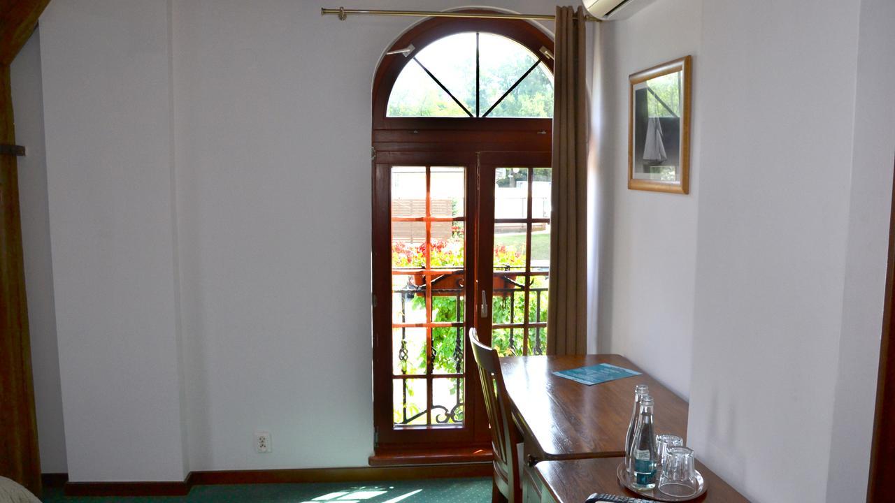 Tawerna Kaper Hotel Iława Buitenkant foto