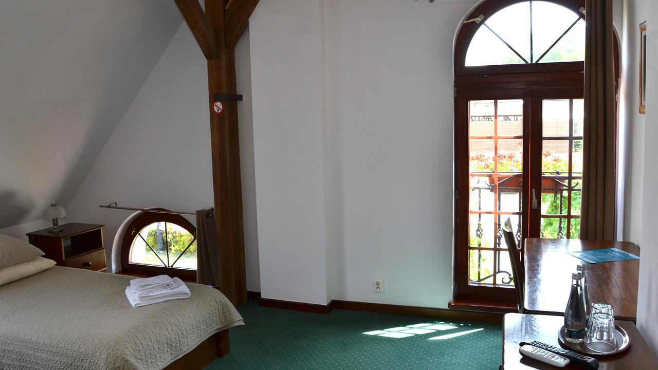 Tawerna Kaper Hotel Iława Buitenkant foto