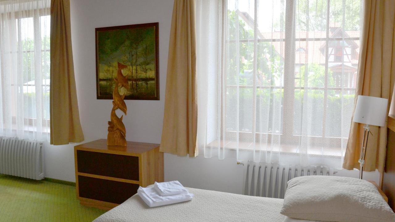 Tawerna Kaper Hotel Iława Buitenkant foto