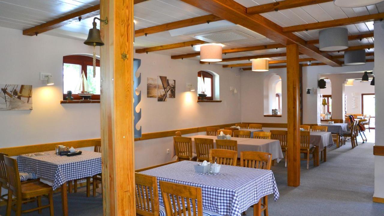 Tawerna Kaper Hotel Iława Buitenkant foto