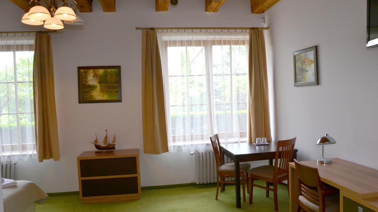 Tawerna Kaper Hotel Iława Buitenkant foto