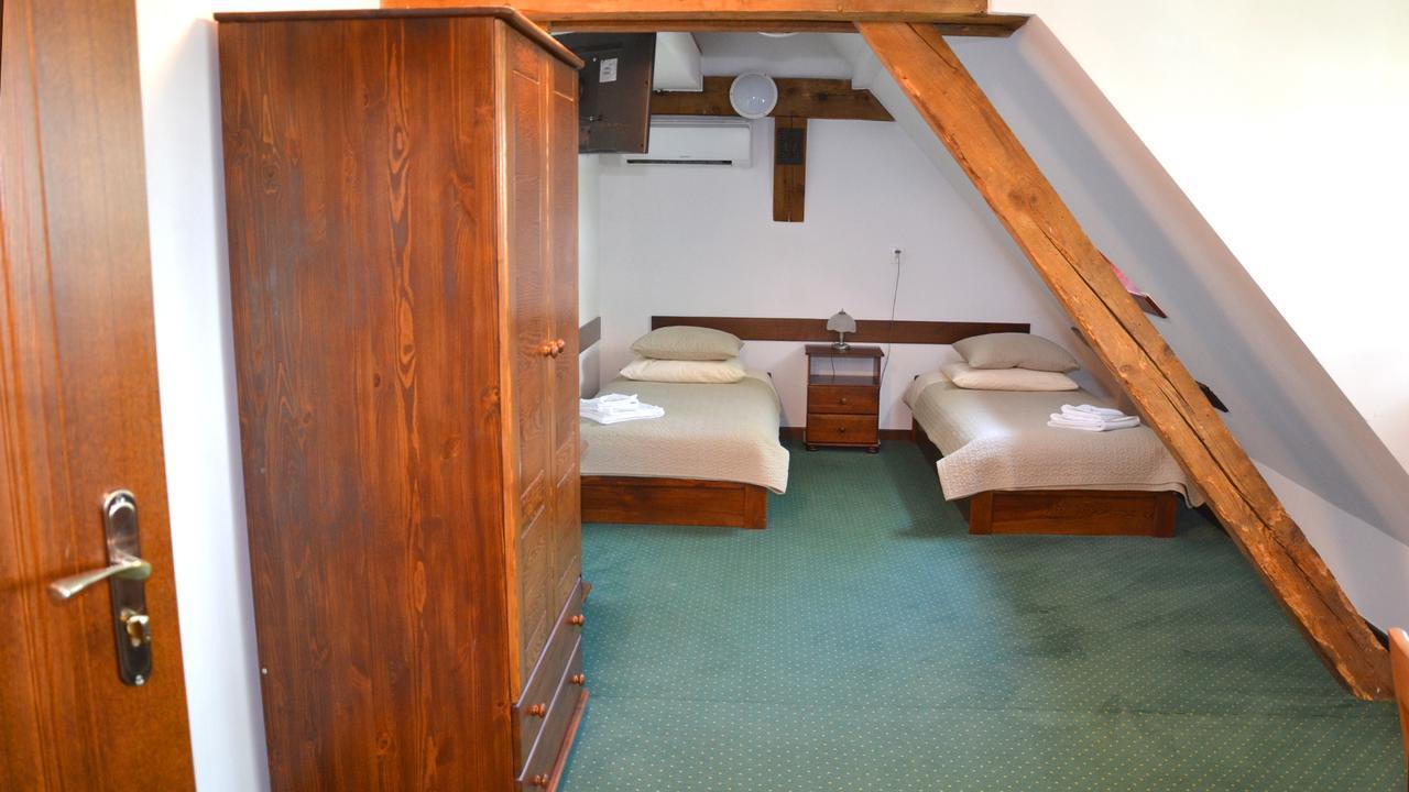 Tawerna Kaper Hotel Iława Buitenkant foto