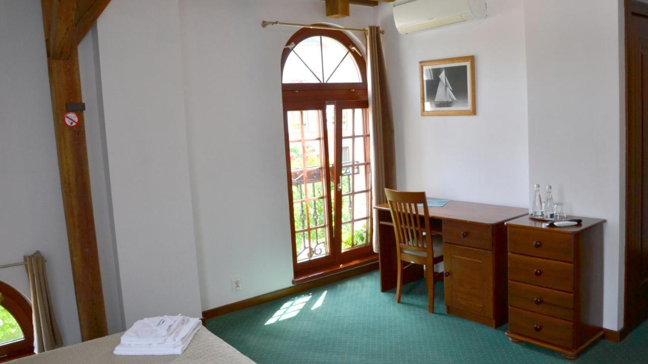 Tawerna Kaper Hotel Iława Buitenkant foto